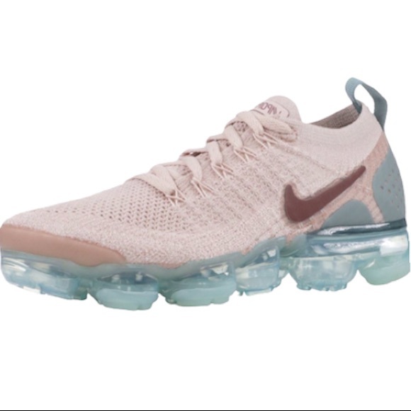 Nike Shoes - NIKE VAPORMAX